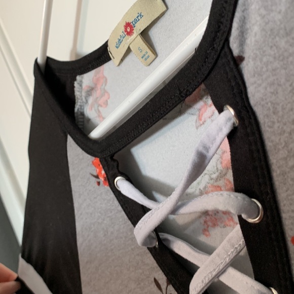 Barely worn, still has its color. - Picture 3 of 3